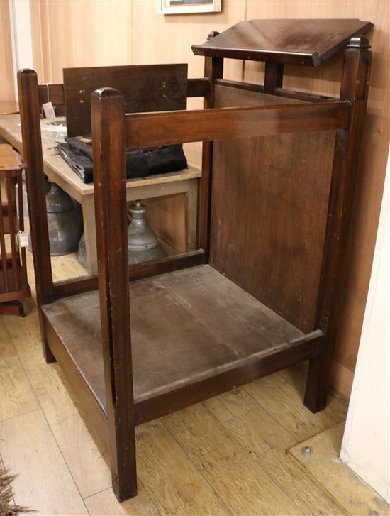 An auctioneers rostrum W.88cm
